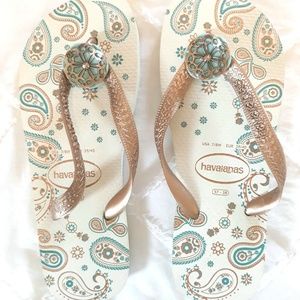 NWT Havaianas Caprice flip flops with flower 7/8